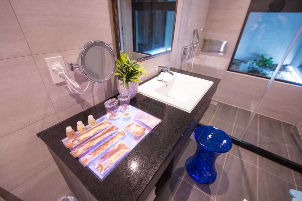 J Moon Villa Motel Тайпей Екстериор снимка