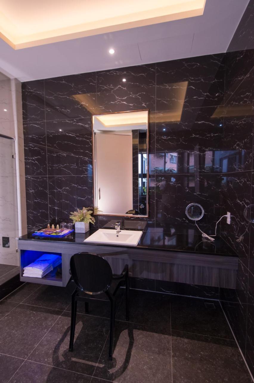 J Moon Villa Motel Тайпей Екстериор снимка